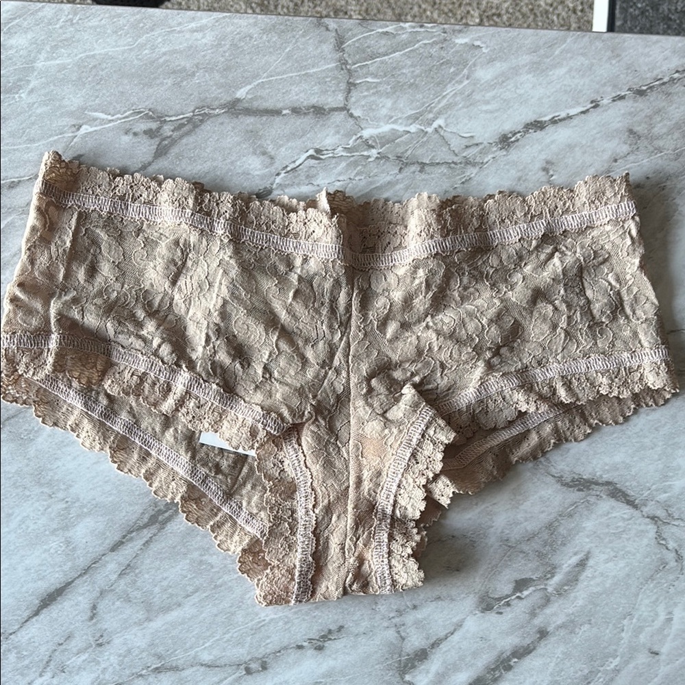 NWT HANKY PANKY Signature Lace Boyshort Women's size S in Chai color